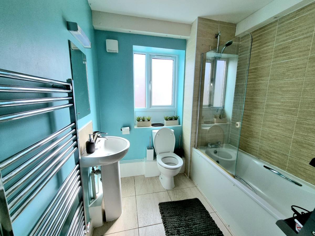 Luxury 2-Bedroom Service Apartment With Balcony Manchester Dış mekan fotoğraf