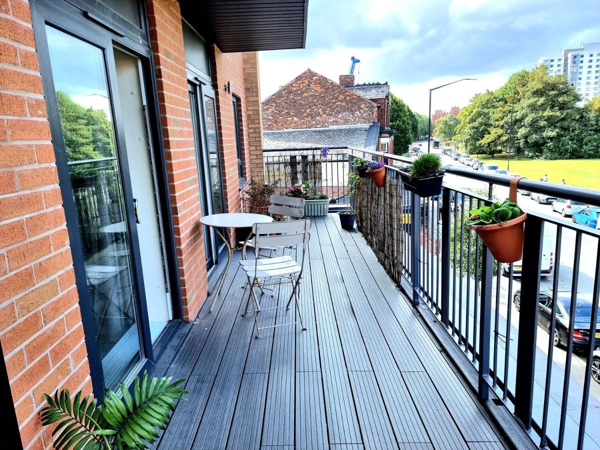 Luxury 2-Bedroom Service Apartment With Balcony Manchester Dış mekan fotoğraf