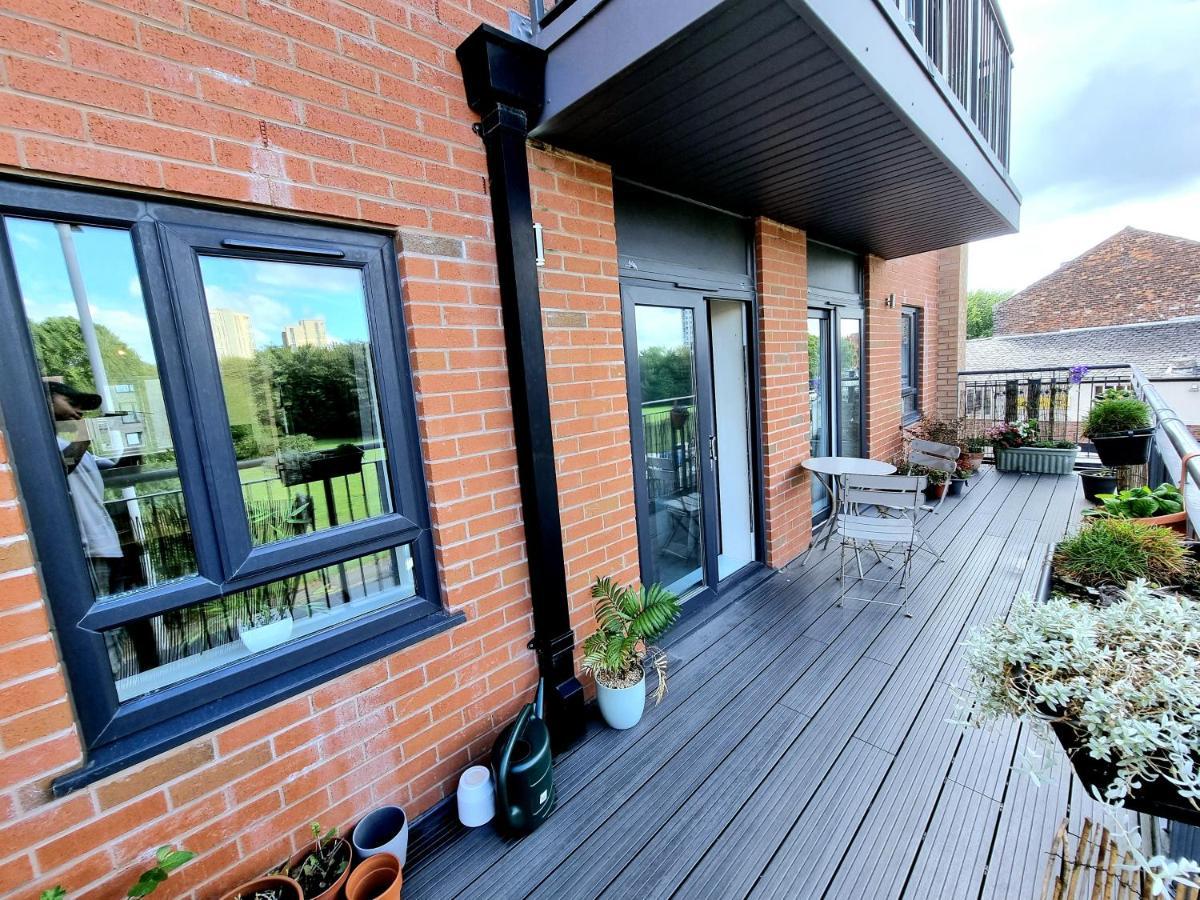 Luxury 2-Bedroom Service Apartment With Balcony Manchester Dış mekan fotoğraf